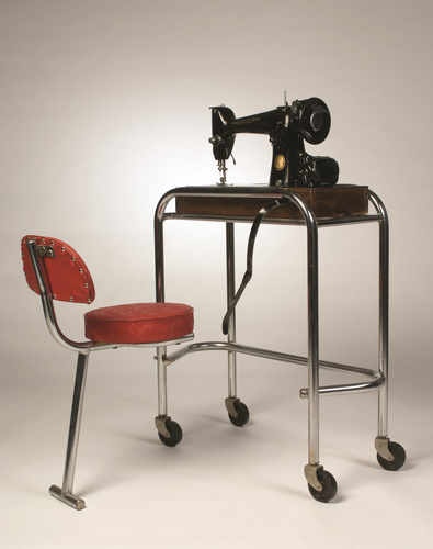 <span></span>Sewing machine and stand 1953